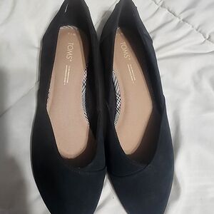 Toms Black Pointed Ballet Flats
